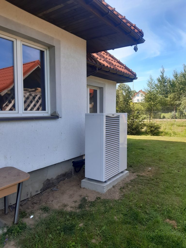 Budynek mieszkalny w Marcinkowie:  powietrzna pompa ciepła