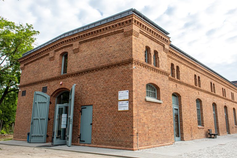 Bank Żywności w Olsztynie: gruntowa pompa ciepła, kotłownia gazowa, ogrzewanie podłogowe, instalacje sanitarne