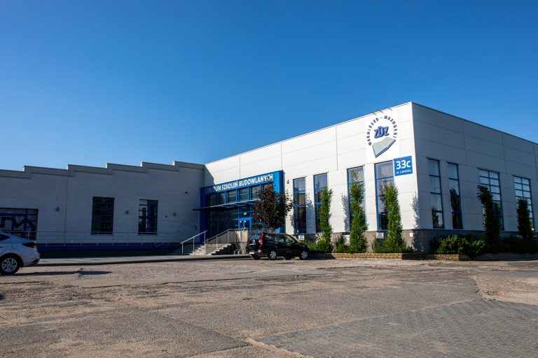Centrum Szkoleń Budowlanych ZDZ w Olsztynie: kotłownia gazowa, gruntowa pompa ciepła, instalacje sanitarne